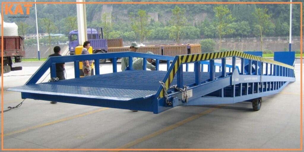 Cách lựa chọn cầu dẫn xe nâng lên container tiết kiệm chi phí cau xe nang len container co cac uu diem gi