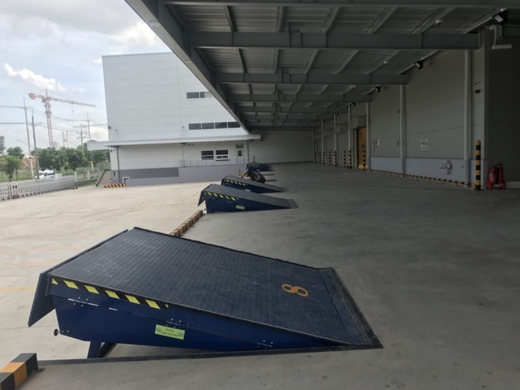 Ưu và nhược điểm của sàn nâng dock leveler san nang thuy luc