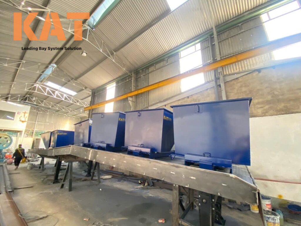 GIẢI PHÁP XỬ LÝ RÁC HIỆU QUẢ VỚI THÙNG RÁC CÔNG NGHIỆP TỰ ĐỔ TIPPING SKIP thung rac cong nghiep tu do