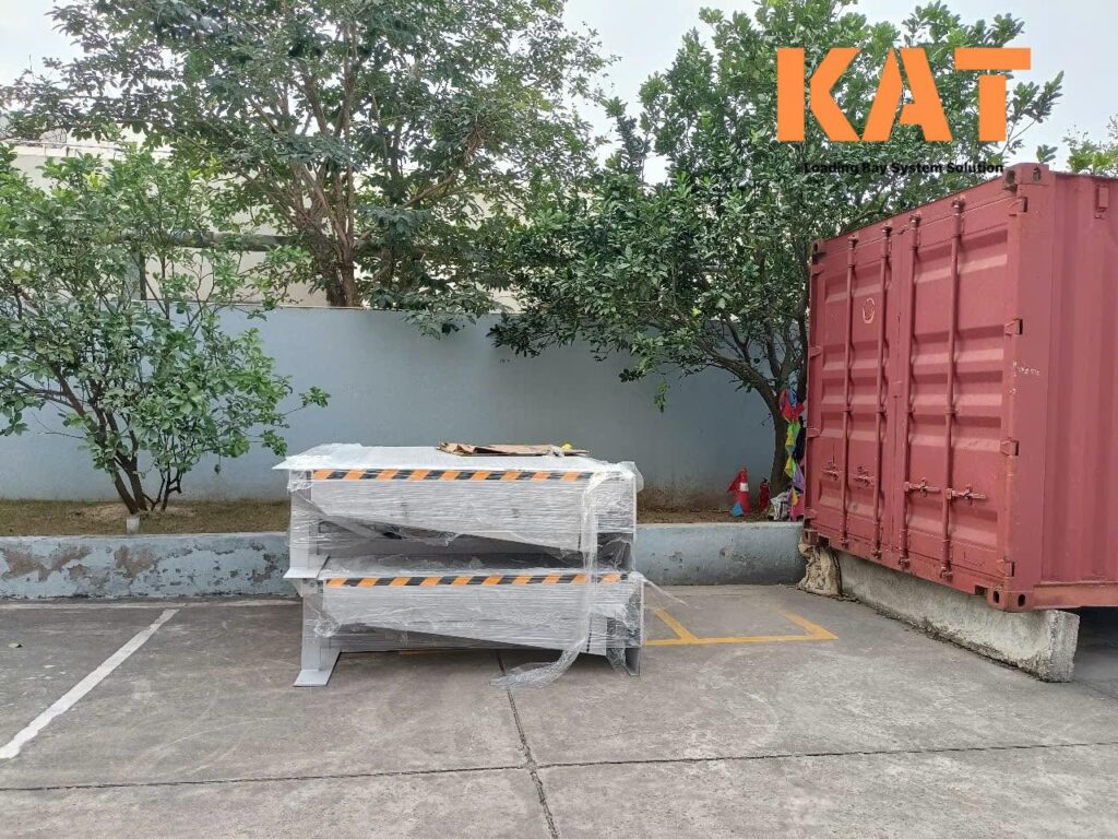 Lắp đặt Sàn Nâng Thủy Lực (Dock Leveler) và Bạt Che (Dock Shelter) cho Công ty Nhựa tại Vũng Tàu – Giải pháp Tối Ưu Hóa Quy Trình Vận Hành ban-giao-san-nang-thuy-luc
