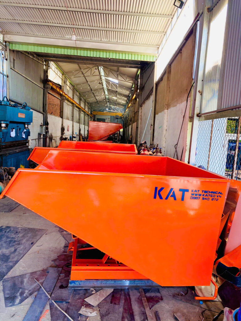 5 Lý Do Nên Dùng Thùng Rác Công Nghiệp Tự Đổ Trong Nhà Máy thung rac cong nghiep KAT